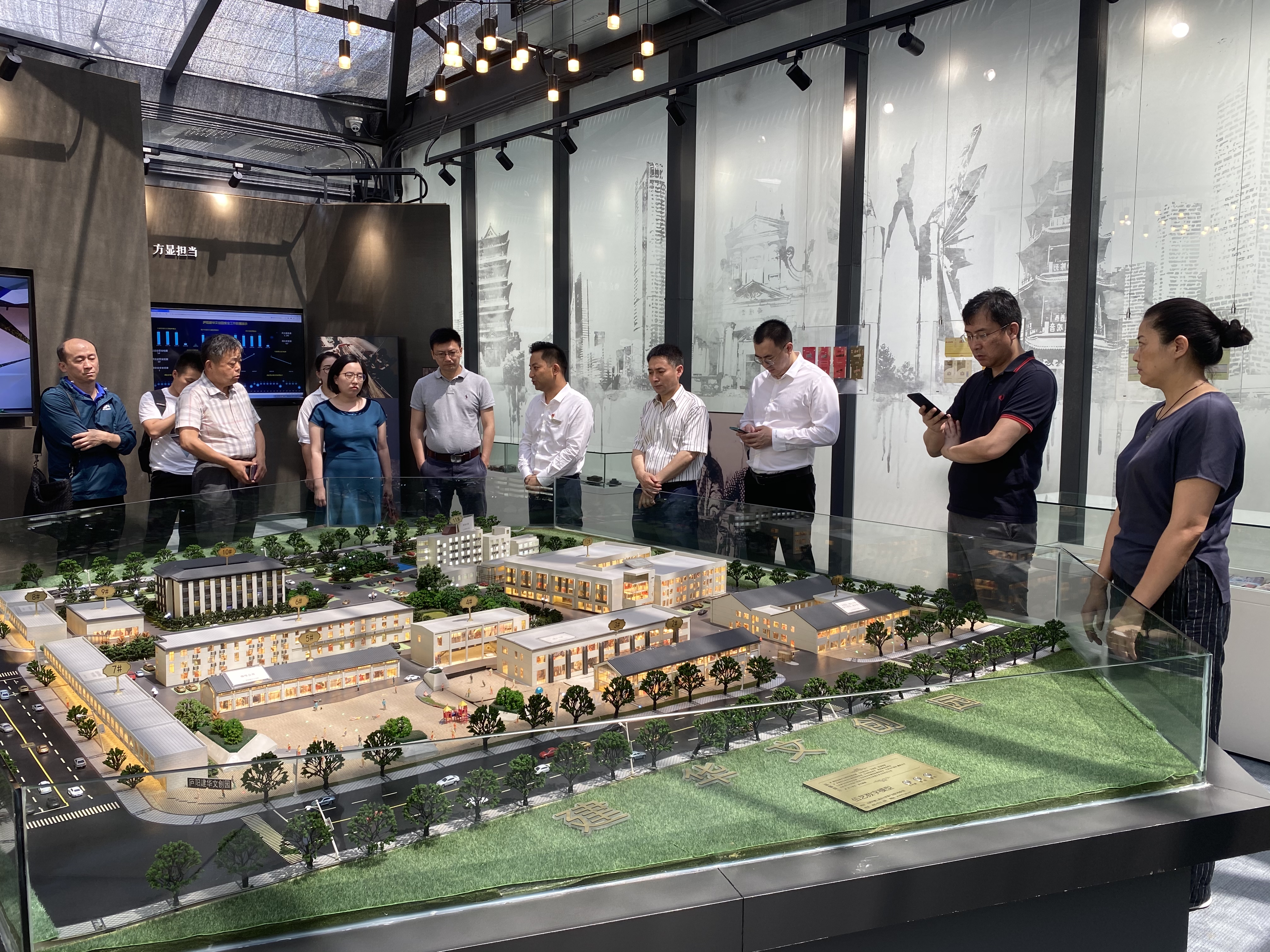 合肥市投促局副局长胡亚斌 率来肥企业家莅临庐阳人生就是博文创园交流