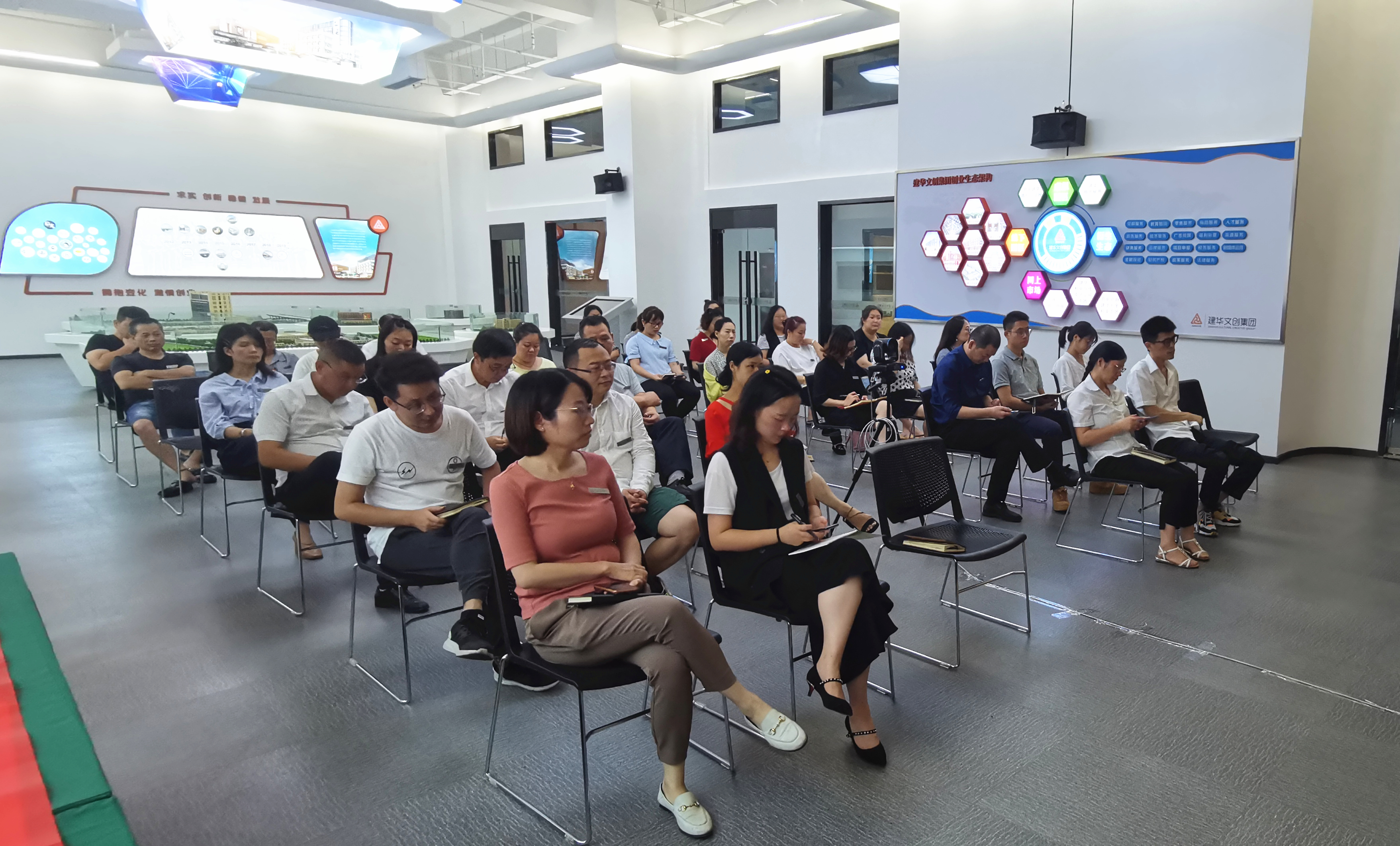 “奋战100天 冲刺2020”——人生就是博文创集团召开发动大会