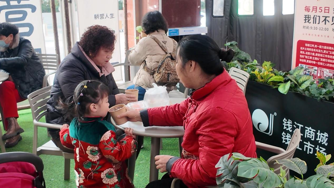 钱江商城腊八送暖，，，，情满杭城