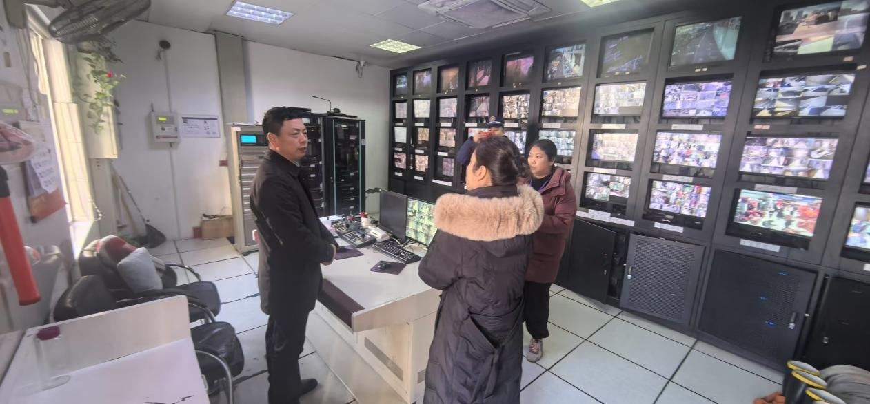 大关街道一行赴钱江商城开展年前清静检查