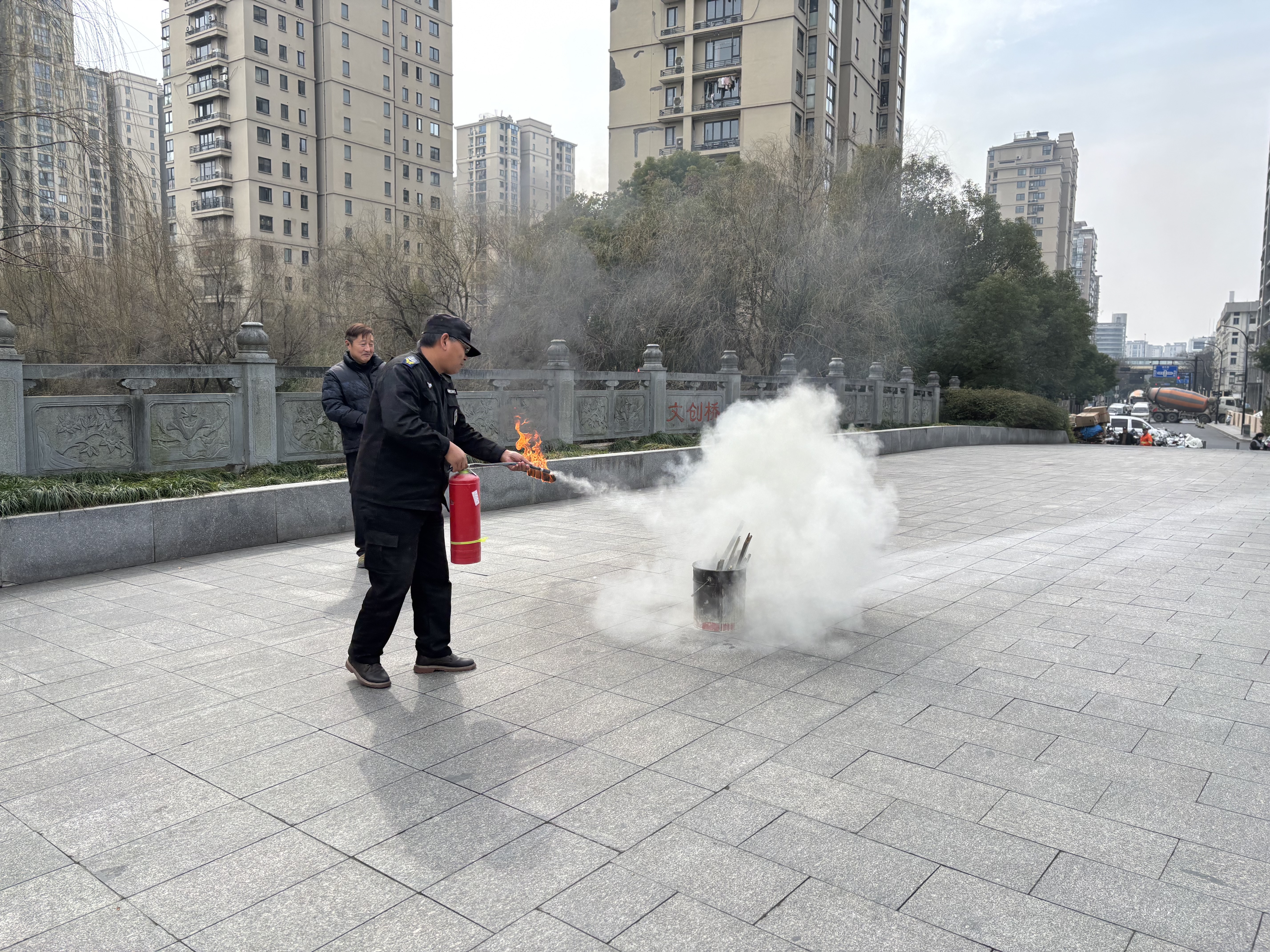 开展消防演练，，，共筑清静园区