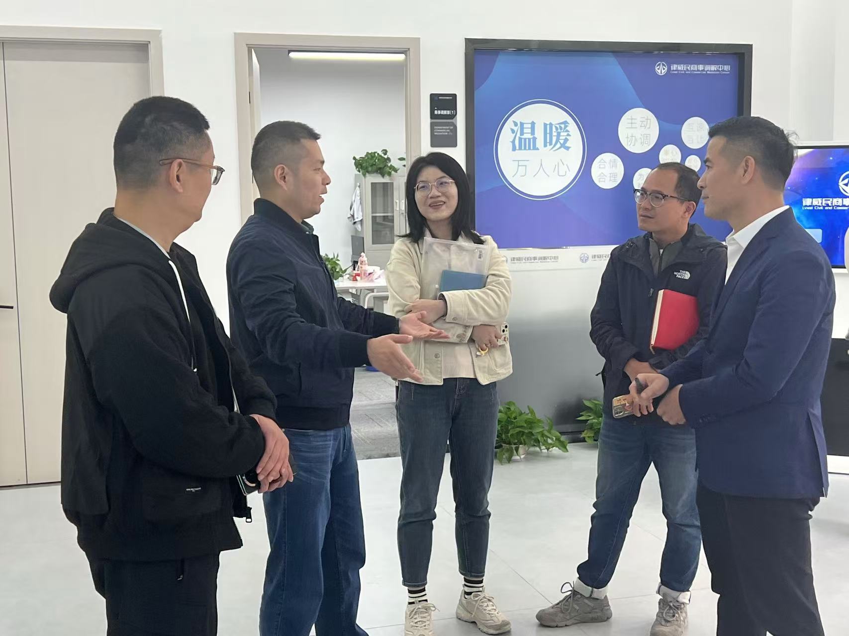 拱墅区祥符街道党工委副书记姚亦文一行莅临人生就是博律威民商事调解中心调研指导