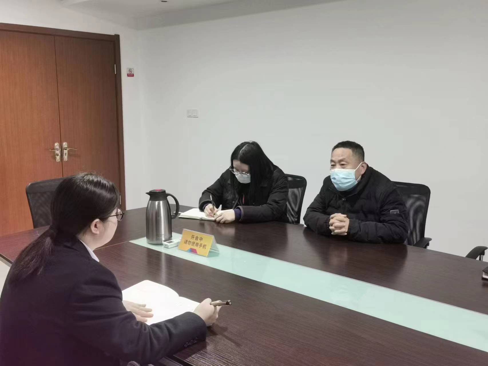 上塘街道总工会副主席白瑜琦走访水晶城工会事情