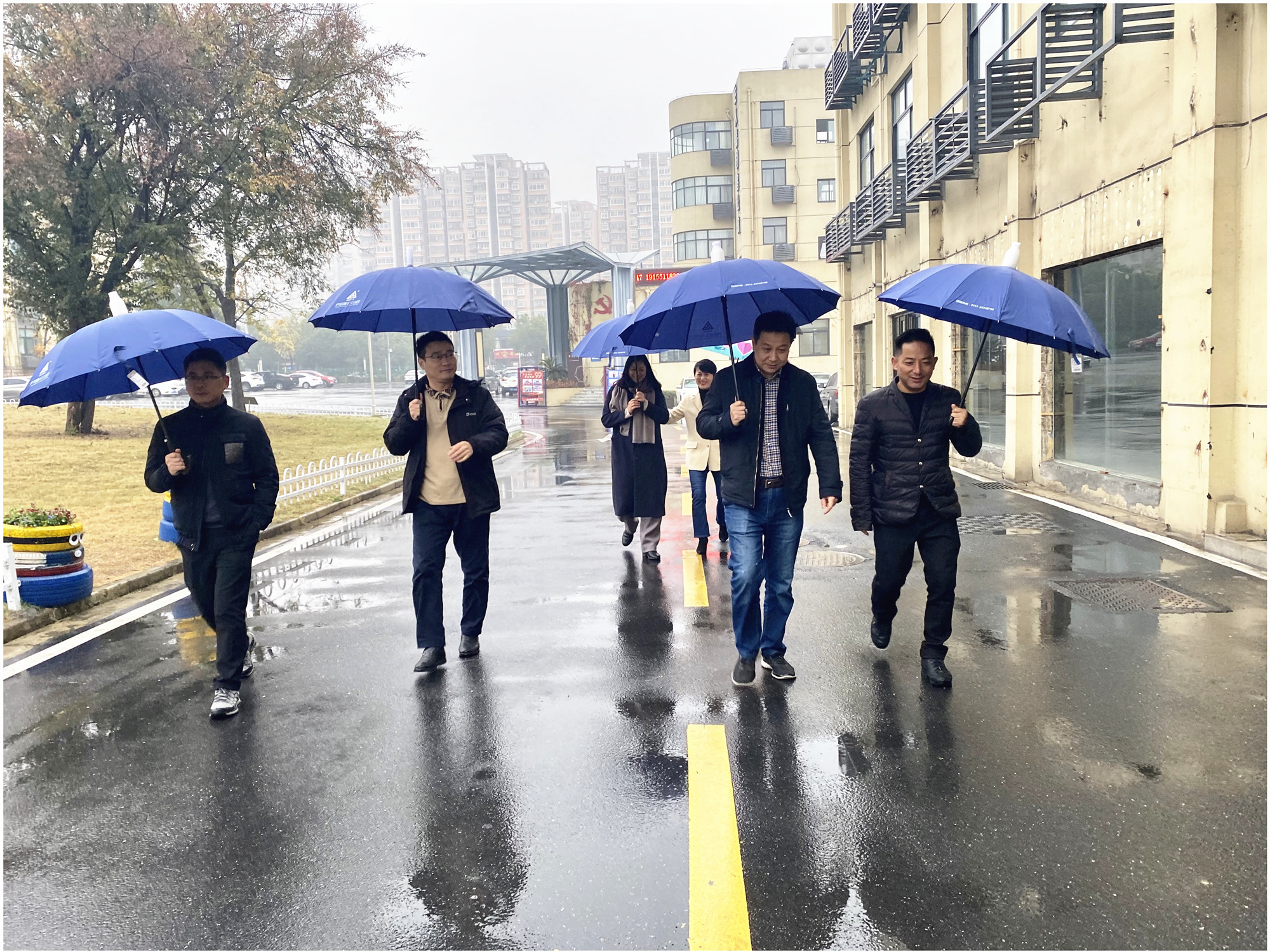 庐阳区总工会党组书记夏辉 莅临庐阳人生就是博文创园调研