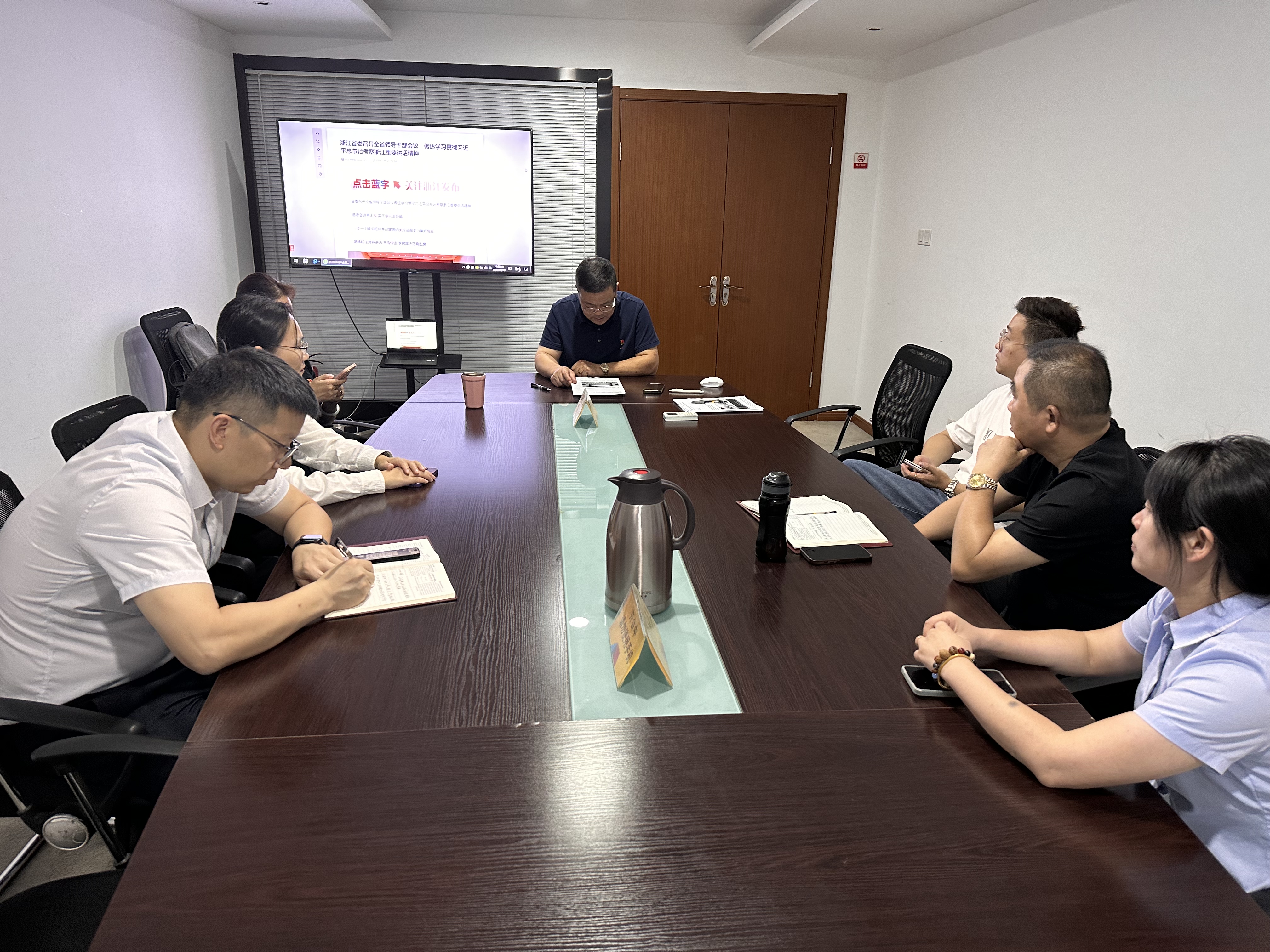 水晶城党支部开展10月党员牢靠运动