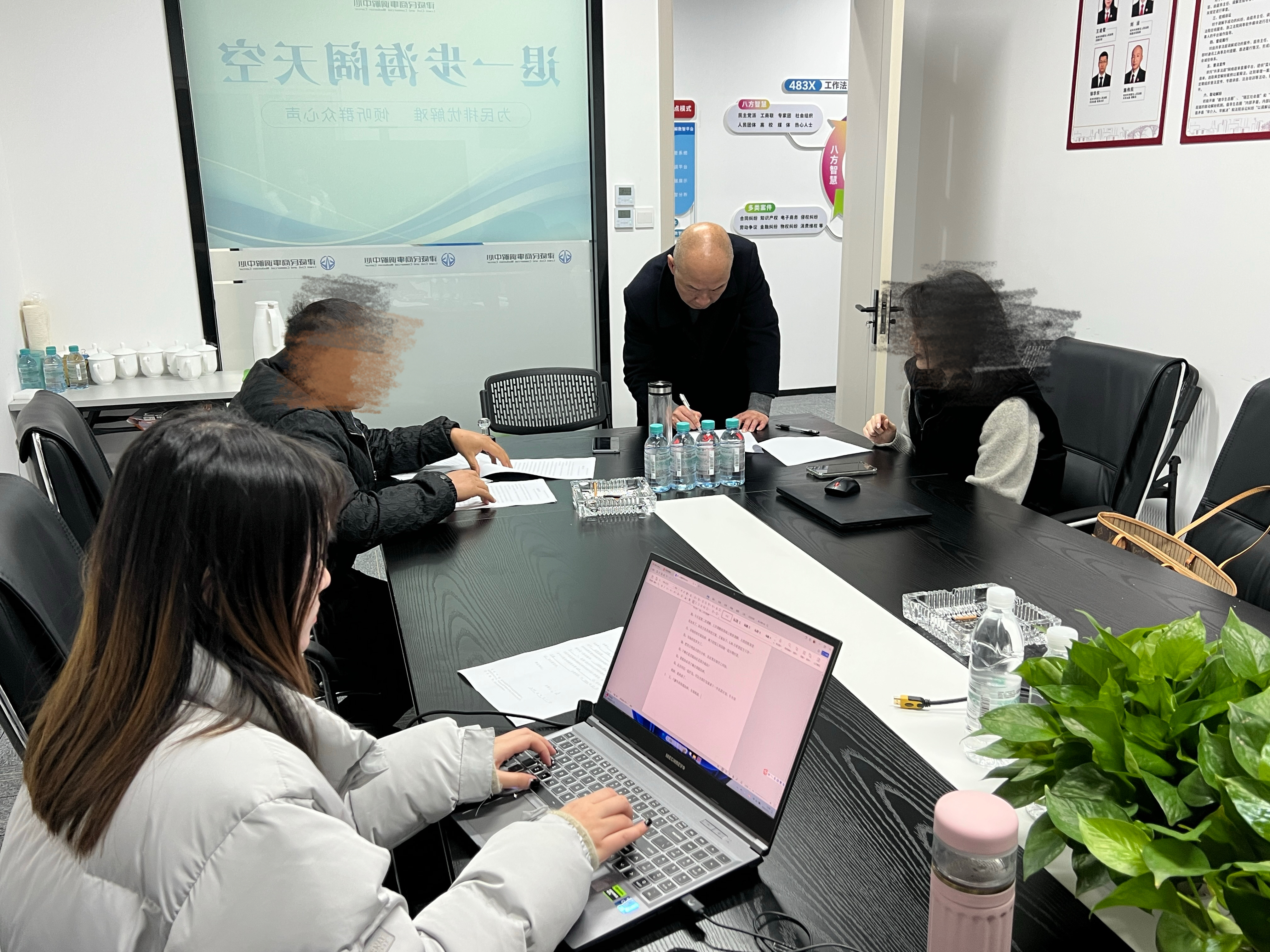 佳节将至不懈怠，，，，高效解纷迎新春