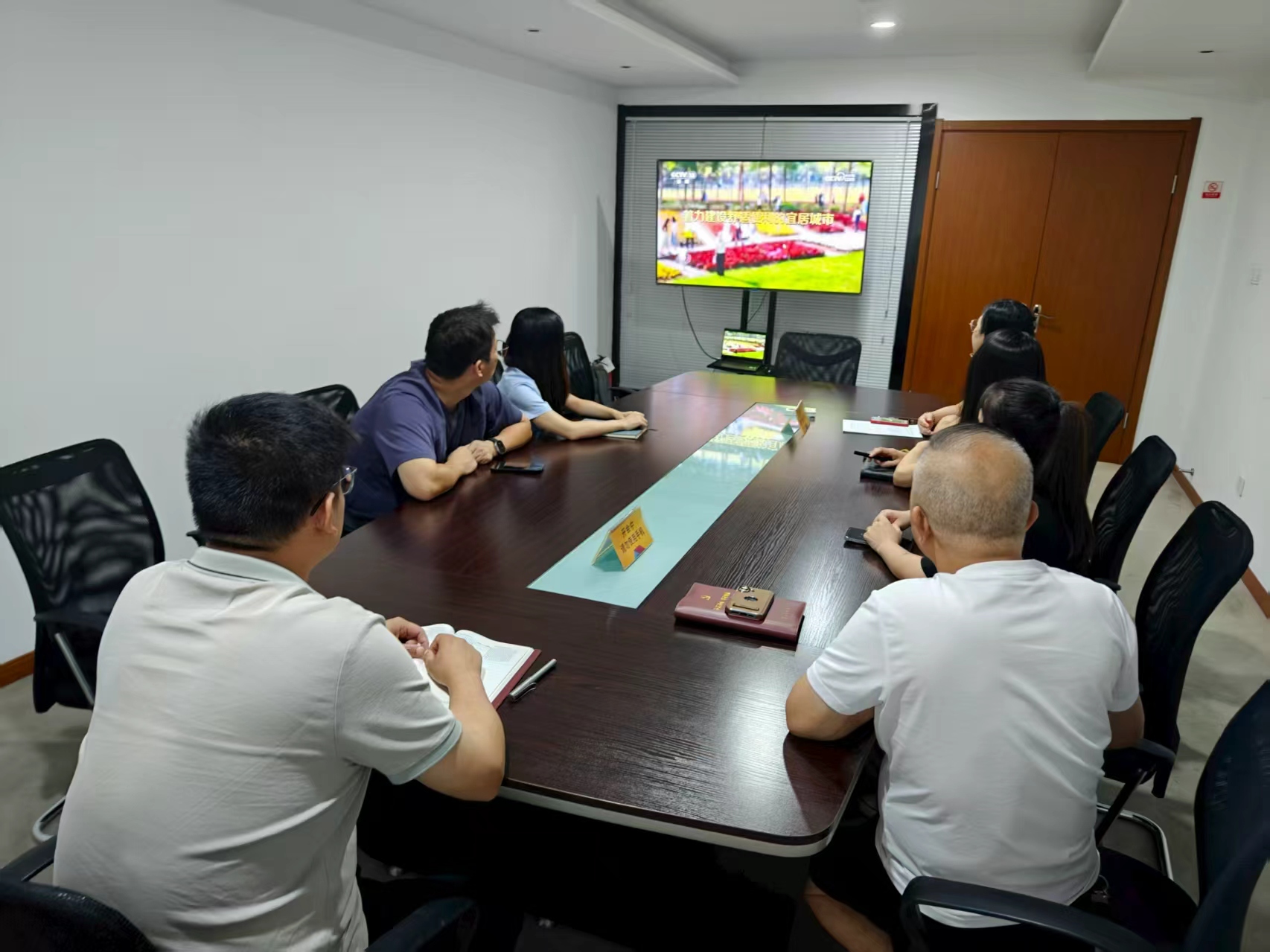 水晶城党支部开展8月党员牢靠运动