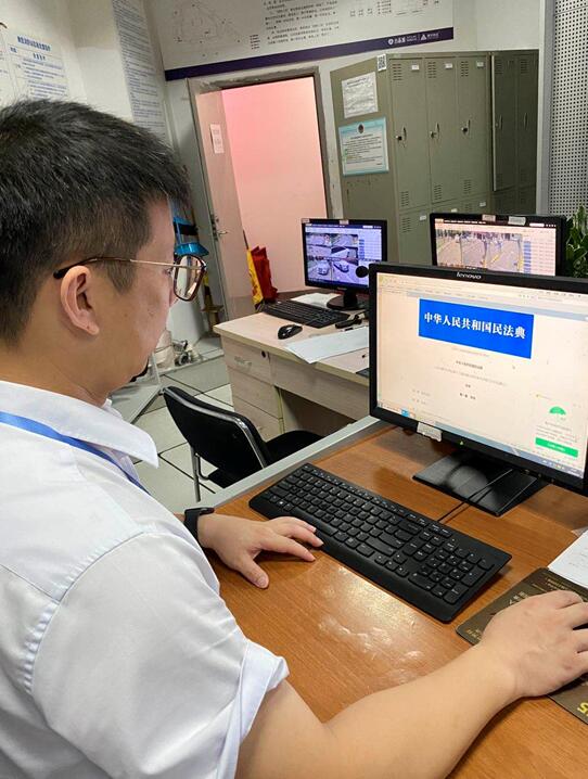 水晶城开展8月党员牢靠主题党日运动