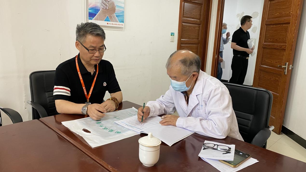 钱江商城工会约请医生解读体检报告数据