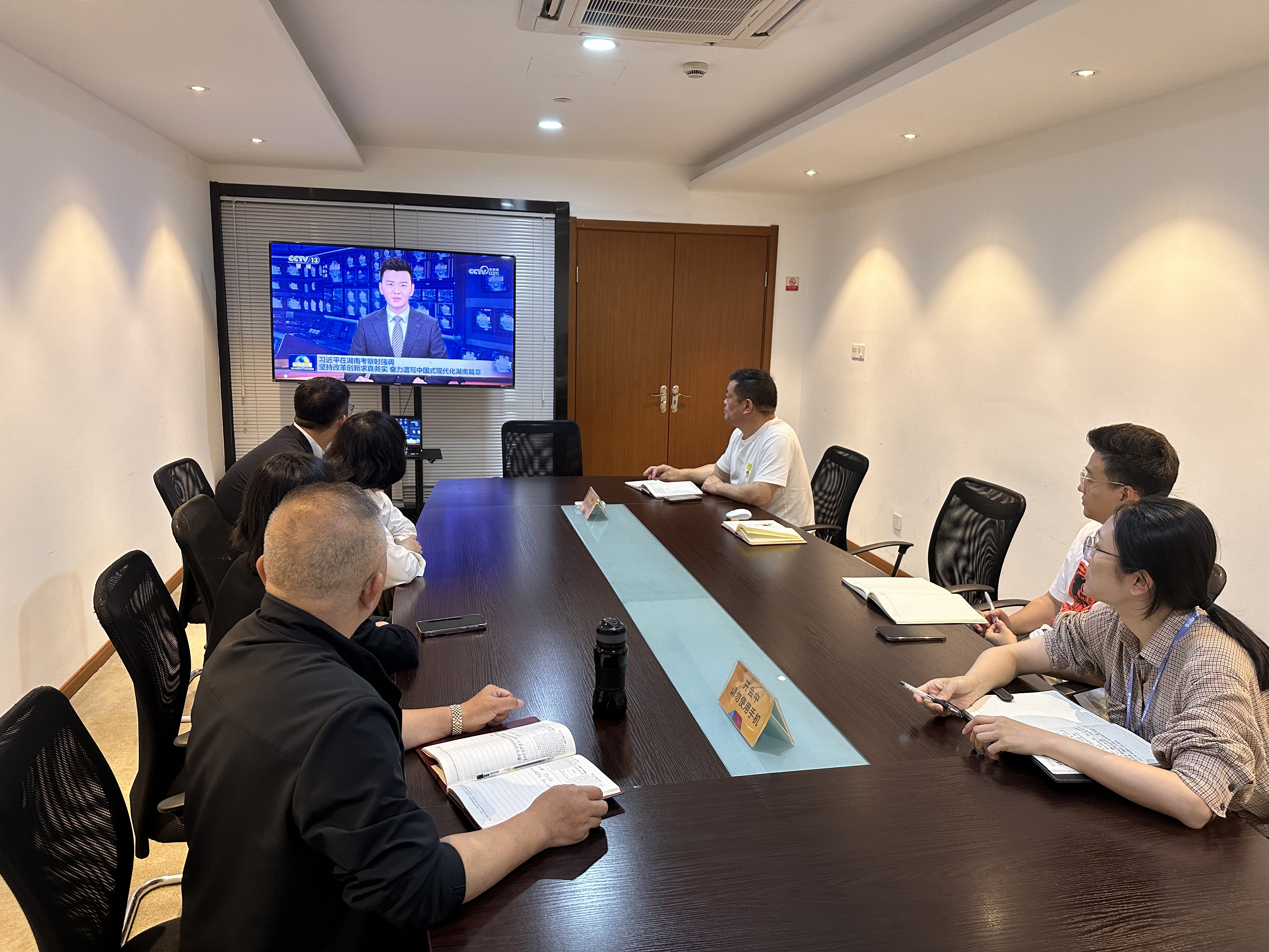 水晶城党支部开展4月党员牢靠运动