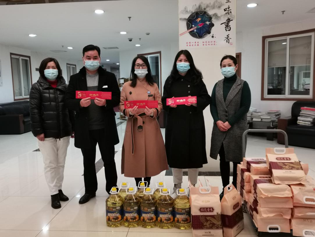 人生就是博集团开展迎新春送温暖运动