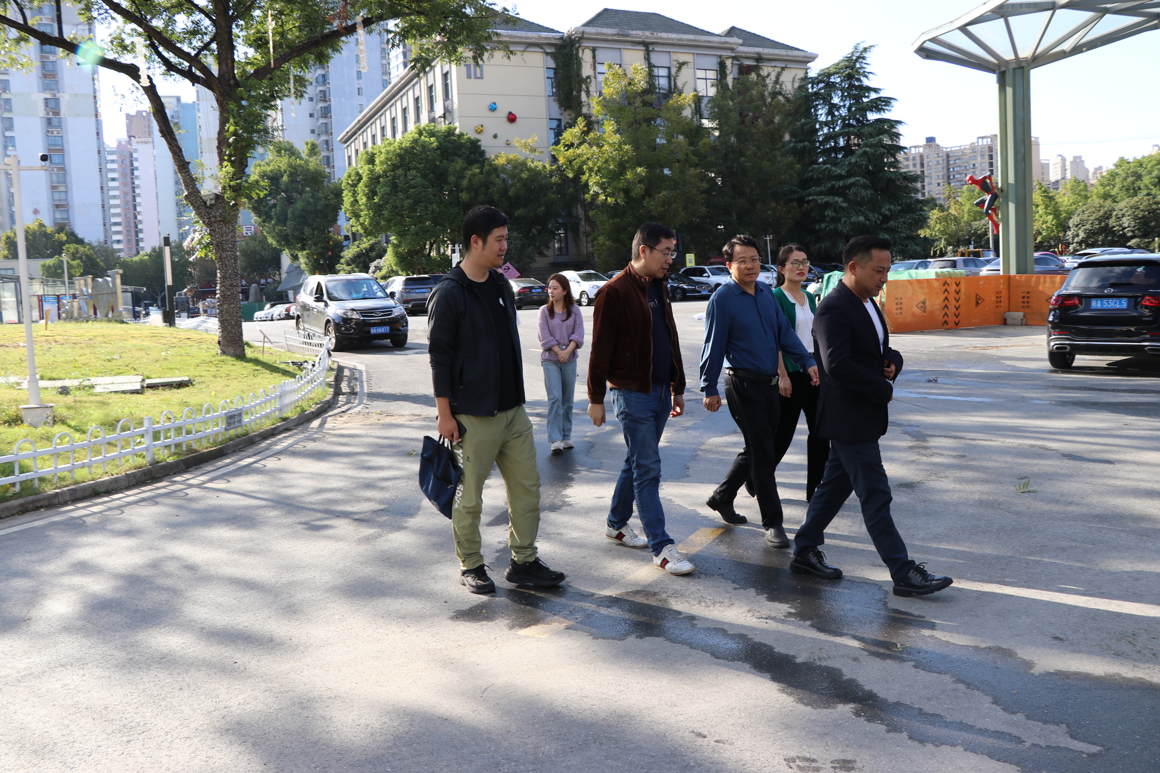 庐阳区副区长方志山一行莅临庐阳人生就是博文创园调研